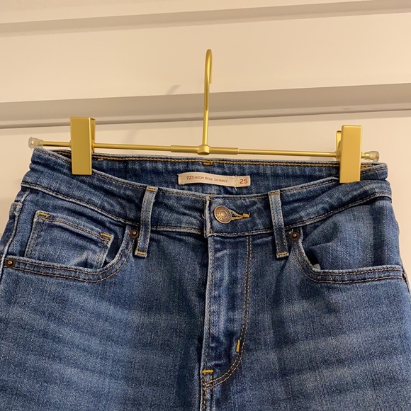 Levi’s High Rise Ripped Skinny Jeans - Picture 2 of 3